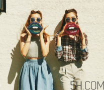 high cheeks��ʲô���ӣ�high cheeks�Ă��n�Σ�